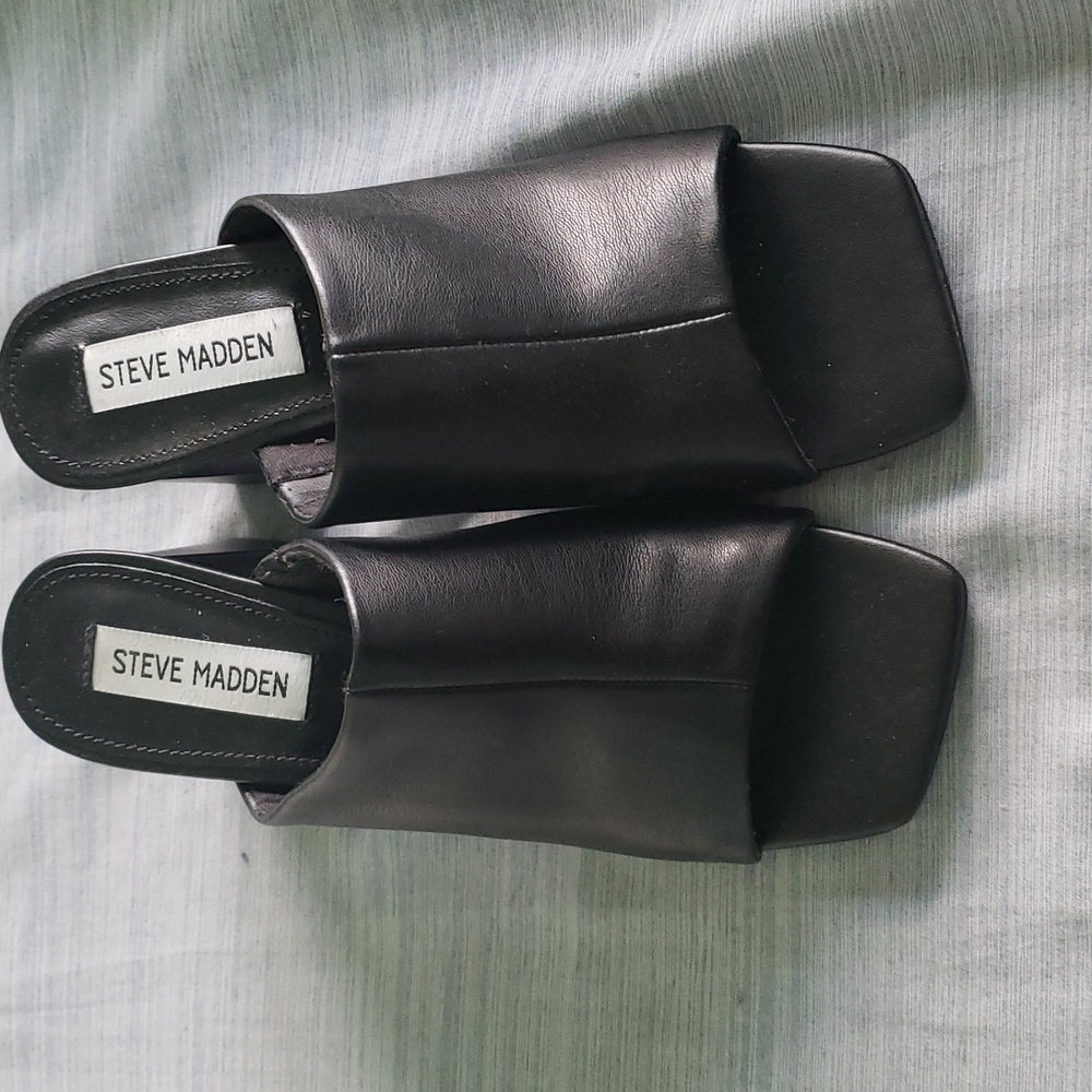 Steve madden thick heeled sandal. Black  leather